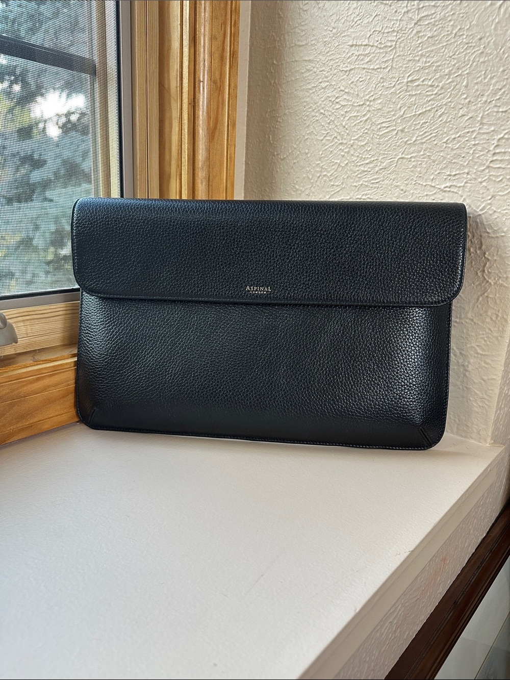 Aspinal of London 100% Calf Leather Laptop Folio Case in Black Pebble